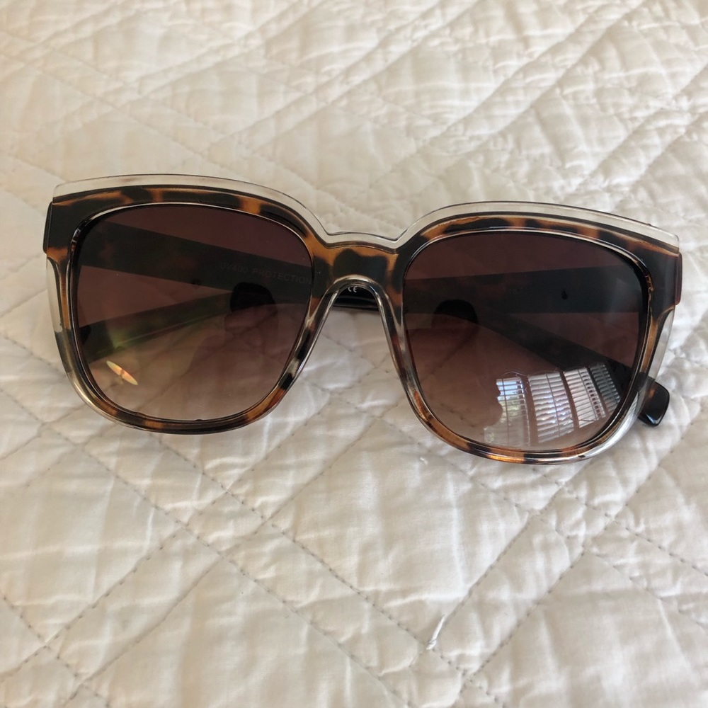 Tortoise Shell Color Sunglasses - Picture 2 of 6